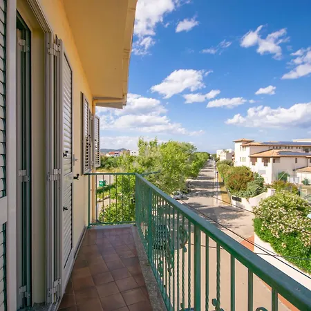 Mandras 1 Apartment La Caletta
