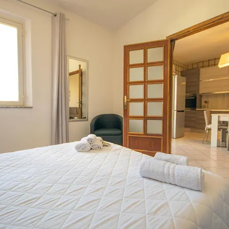 Mandras 1 Apartment *