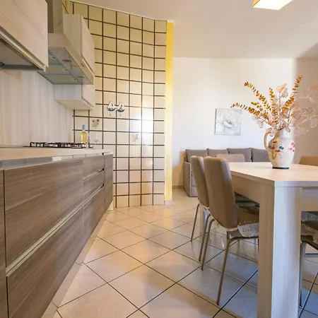 Apartament Mandras 1